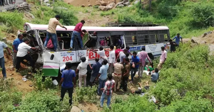 Bus Penuh Peziarah Nyaris Terjun ke Jurang, Penumpang Nekat Lompat Selamatkan Diri