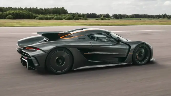 Koenigsegg Rebut Rekor Rimac Nevera Menjadi Mobil Listrik Paling Kilat